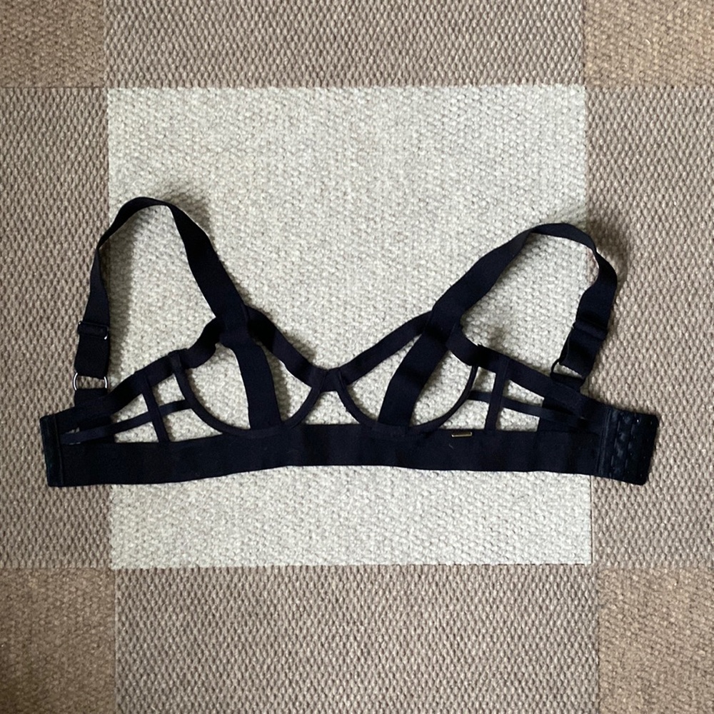 BLUEBELLA - bondage style strappy bra 32C